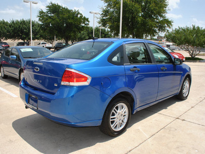 ford focus 2010 blue sedan se gasoline 4 cylinders front wheel drive automatic 76011