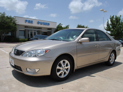 toyota camry 2005 tan sedan xle v6 gasoline 6 cylinders front wheel drive automatic 76011