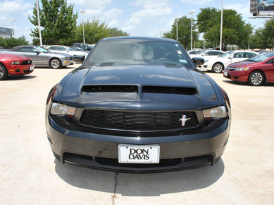 ford mustang 2012 black coupe gt premium gasoline 8 cylinders rear wheel drive automatic 76011