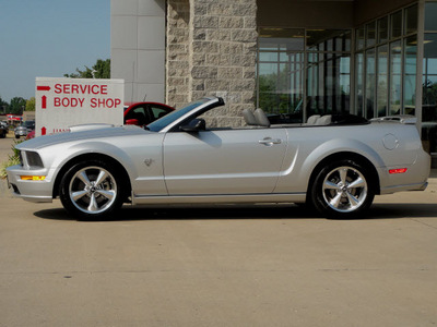 ford mustang 2009 brilliant silver gt gasoline 8 cylinders rear wheel drive 5 speed manual 62034