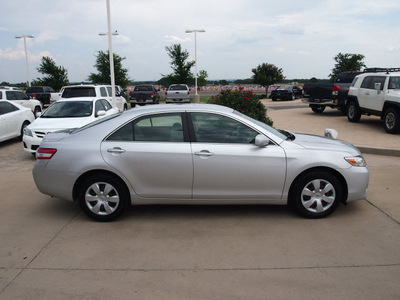 toyota camry 2011 silver sedan le 4 cylinders automatic 76049