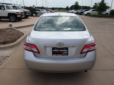 toyota camry 2011 silver sedan le 4 cylinders automatic 76049