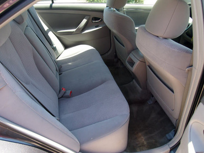 toyota camry 2011 gray sedan le 4 cylinders automatic 76049