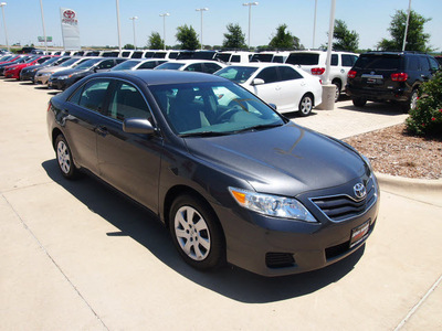 toyota camry 2011 gray sedan le 4 cylinders automatic 76049