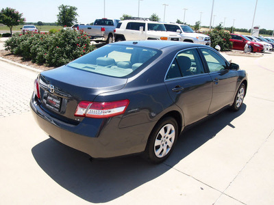 toyota camry 2011 gray sedan le 4 cylinders automatic 76049