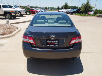 toyota camry 2011 gray sedan le 4 cylinders automatic 76049