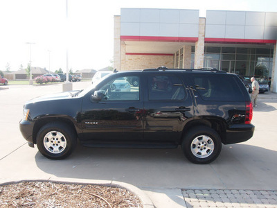 chevrolet tahoe 2012 black suv lt 8 cylinders automatic 76049