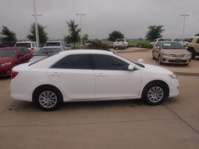 toyota camry 2012 white sedan le 4 cylinders automatic 76049