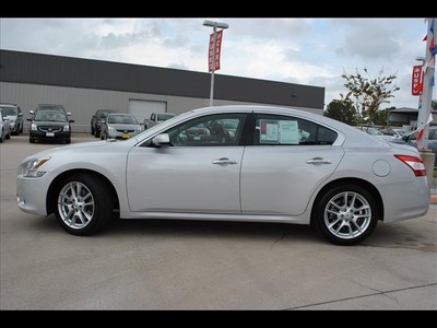 nissan maxima 2011 sedan gasoline 6 cylinders front wheel drive cont  variable trans  77090