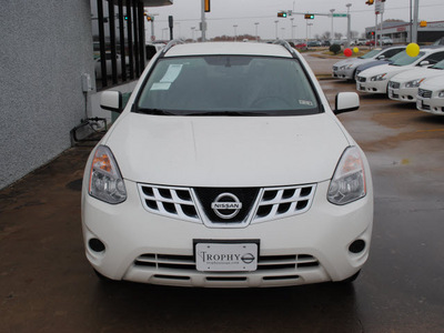 nissan rogue 2012 white sv gasoline 4 cylinders front wheel drive automatic 75150