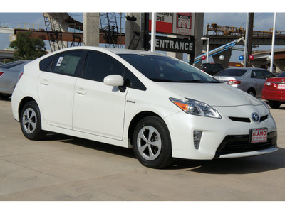toyota prius 2012 white hatchback two hybrid 4 cylinders front wheel drive automatic 78232
