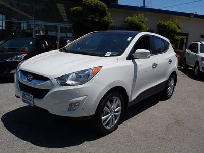 hyundai tucson 2012 white limited gasoline 4 cylinders front wheel drive automatic 94010