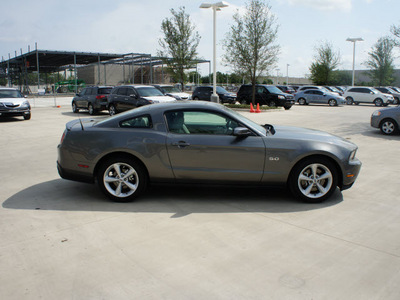 ford mustang 2011 gray coupe gt gasoline 8 cylinders rear wheel drive automatic 76137