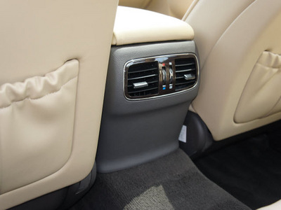hyundai genesis 2010 beige sedan 4 6l v8 gasoline 8 cylinders rear wheel drive shiftable automatic 75075