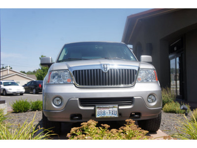 lincoln navigator 2004 silver suv luxury gasoline 8 cylinders 4 wheel drive automatic 99352