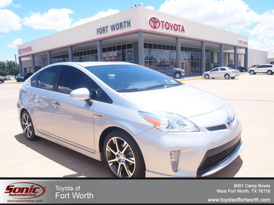 toyota prius 2012 silver hatchback three 4 cylinders automatic 76116