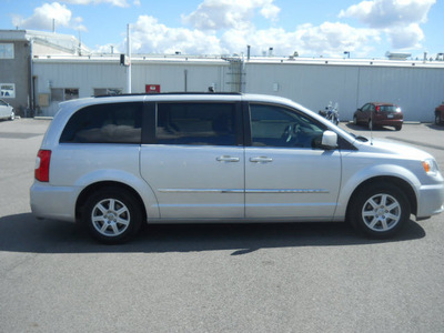 chrysler town and country 2011 silver van touring flex fuel 6 cylinders front wheel drive 6 speed automatic 99212