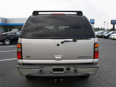 chevrolet suburban 2004 silver suv 1500 z71 flex fuel 8 cylinders 4 wheel drive automatic 27215