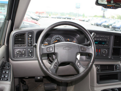 chevrolet tahoe 2004 white suv z71 8 cylinders automatic 27215