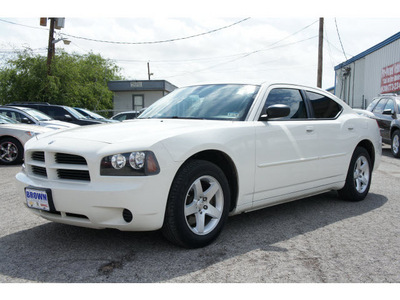 dodge charger 2009 white sedan se gasoline 6 cylinders rear wheel drive automatic 78853