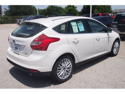 ford focus 2012 white hatchback sel flex fuel 4 cylinders front wheel drive automatic 77074