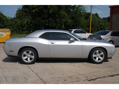 dodge challenger 2012 silver coupe sxt flex fuel 6 cylinders rear wheel drive automatic with overdrive 77037