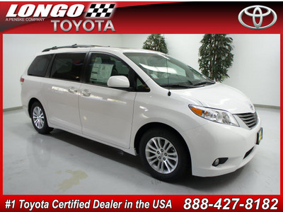 toyota sienna 2012 white van xle 8 passenger gasoline 6 cylinders front wheel drive automatic 91731
