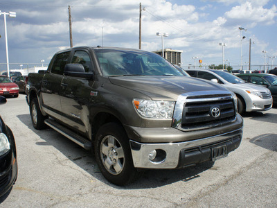 toyota tundra 2010 tan grade gasoline 8 cylinders 2 wheel drive automatic 75062