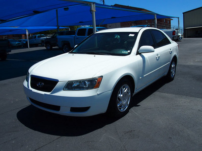 hyundai sonata 2006 white sedan gl gasoline 4 cylinders front wheel drive automatic 76234