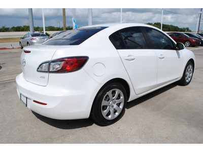 mazda mazda3 2012 white sedan gasoline 4 cylinders front wheel drive automatic with overdrive 77598