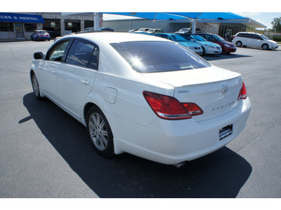 toyota avalon 2006 off white sedan limited gasoline 6 cylinders front wheel drive automatic 78028