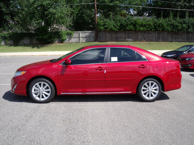 toyota camry 2012 red sedan xle gasoline 4 cylinders front wheel drive automatic 75604