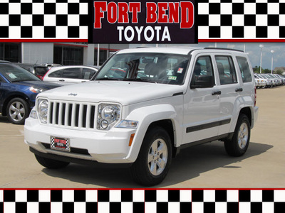 jeep liberty 2012 white suv sport gasoline 6 cylinders 2 wheel drive automatic with overdrive 77469