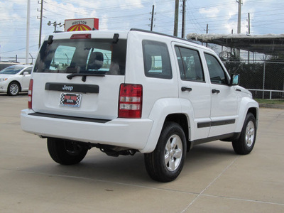 jeep liberty 2012 white suv sport gasoline 6 cylinders 2 wheel drive automatic with overdrive 77469