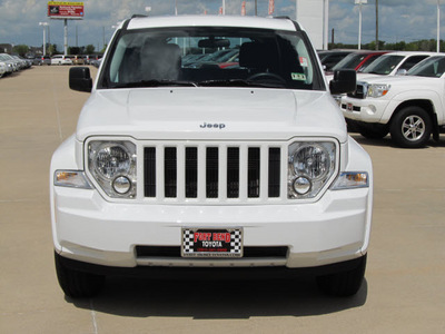jeep liberty 2012 white suv sport gasoline 6 cylinders 2 wheel drive automatic with overdrive 77469