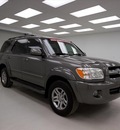 toyota sequoia 2005 dk  gray suv limited gasoline 8 cylinders 4 wheel drive automatic 78028