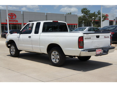 nissan frontier 2000 white pickup truck xe gasoline 4 cylinders rear wheel drive automatic with overdrive 78232