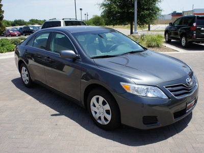 toyota camry 2011 gray sedan le gasoline 4 cylinders front wheel drive automatic 76087