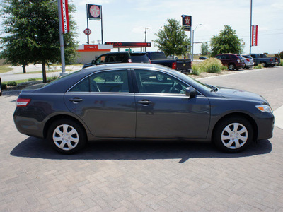 toyota camry 2011 gray sedan le gasoline 4 cylinders front wheel drive automatic 76087