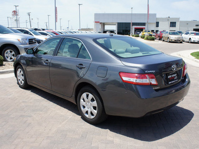 toyota camry 2011 gray sedan le gasoline 4 cylinders front wheel drive automatic 76087