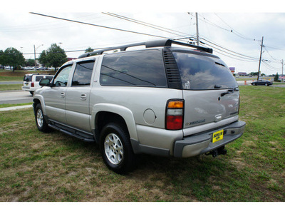 chevrolet suburban 2005 silver birch suv 1500 z71 flex fuel 8 cylinders 4 wheel drive automatic 07724