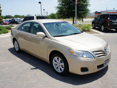 toyota camry 2011 gold sedan le gasoline 4 cylinders front wheel drive automatic 76087
