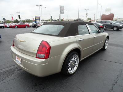 chrysler 300 2007 gold sedan vogue package gasoline 6 cylinders rear wheel drive automatic 60443