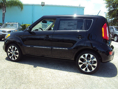 kia soul 2013 shadow black hatchback ! w sunroof w navigation gasoline 4 cylinders front wheel drive automatic 32901