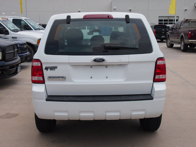ford escape 2008 white suv xls gasoline 4 cylinders front wheel drive automatic 77388