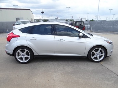 ford focus 2012 silver hatchback titanium flex fuel 4 cylinders front wheel drive 6 speed automatic 77388