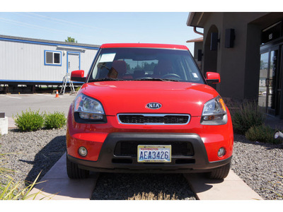 kia soul 2011 red hatchback soul! gasoline 4 cylinders front wheel drive automatic 99352