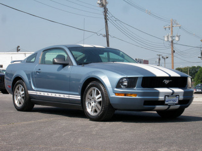 ford mustang 2005 lt  blue coupe v6 deluxe gasoline 6 cylinders rear wheel drive automatic with overdrive 61832