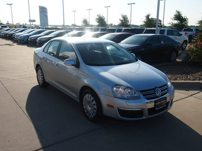 volkswagen jetta 2009 silver sedan s gasoline 5 cylinders front wheel drive automatic 76049