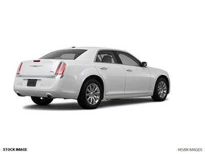 chrysler 300 2012 sedan gasoline 8 cylinders rear wheel drive not specified 33912